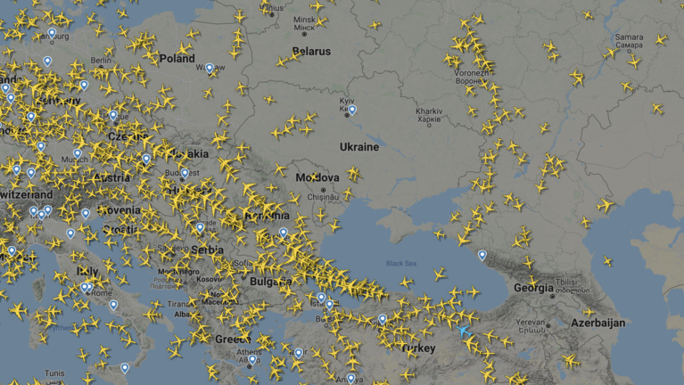 Látványosan kerülik a repülőgépek Ukrajnát