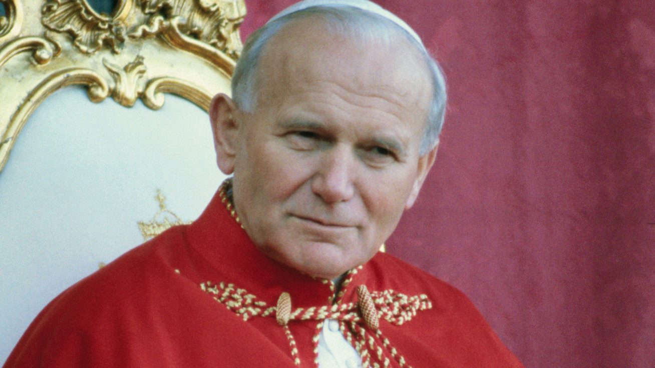 II. János Pál pápa ilyen sármos férfi volt fiatalon: ritkán látott képeket mutatunk róla