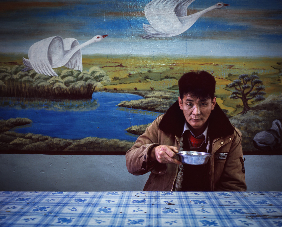 Erdenbaatar már hat hónapja él egy 
                        Ulánbátortól 100 kilométerre lévő intézményben, 
                        miután a bíróság alkoholfüggősége miatt beutalta.