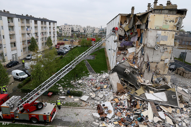 Legalább ketten meghaltak, tízen megsebesültek, amikor részben összeomlott egy négyemeletes ház a franciaországi Reimsben.