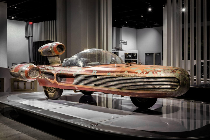 A Star Wars filmekben nem, de a múzeumokban jól látszik, hogyan közlekedik valójában az X-34-es