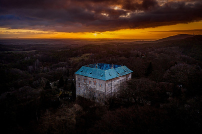 A világ egyik legrémisztőbb helye: különös dolgok történnek a cseh Houska-kastélyban