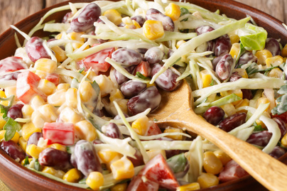 Tartalmas coleslaw mexikói módra – A salátát kukorica és bab is gazdagítja