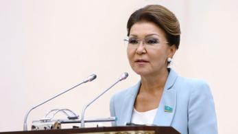 Nurszultan Nazarbajev korábbi kazah elnök lánya lemondott parlamenti mandátumáról