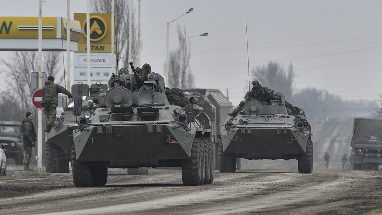 Titokzatos orosz járművek tartanak Kijev felé konvojban