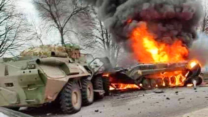 A front fogyóeszközei: ég a BTR és a BMP elhagyatva