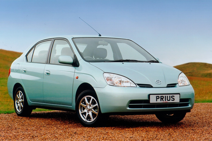 Az első Toyota Prius volt az első nagy számban gyártott autó, amelyben állandó mágneses elektromotort alkalmaztak hajtómotorként