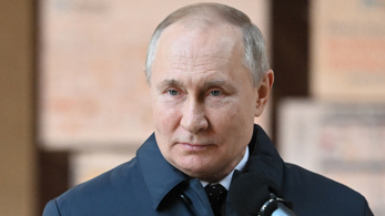 „Bunkerben ülsz, mint egy patkány?” – Putyin eltitkolt szerelemgyerekét támadják az interneten