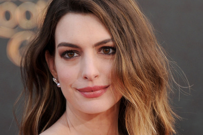 A 39 éves Anne Hathaway smink nélküli szelfije: fotókon a népszerű színésznők festék nélkül