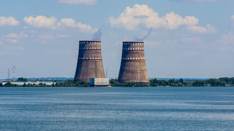Körbezárták a világ egyik legnagyobb atomerőművét az oroszok