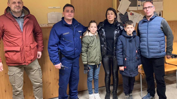 A háború szakította el gyermekeitől, magyar rendőrök egyesítették újra a családot