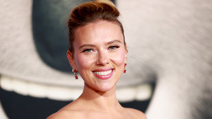 Scarlett Johanssonnak nyomós oka volt arra, hogy terhespocakját takargassa