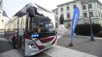 Elektromos autóbuszokat adtak át Kaposváron