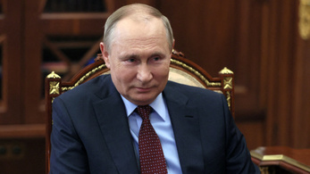 Putyin jobb karja nem mozog, de nem azért, mert megbénult