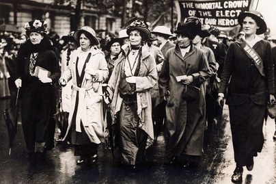 Éhségsztrájkolt, tüntetett, rendőrök vitték el, de elérte, hogy a nők is szavazhassanak - Emmeline Pankhurst élete