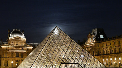 Tudtad, hogy a Louvre piramisát viccnek nevezték? 7 érdekesség az üvegpiramisról