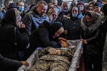 Egy meghalt ukrán katona temetése Lviv Ukrajnában 2022. március 11-én