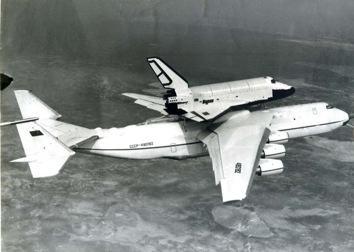 A hőskor: az An-225 a Buran űrsiklóval