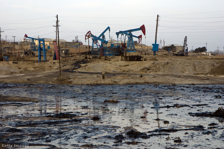 Kőolaj-kitermelés Kazahsztánban. A csillogó kútról ez már nem látszik