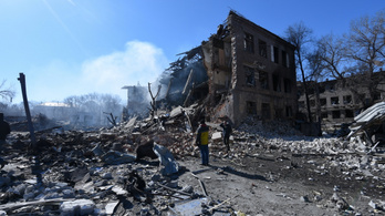 Porig bombáztak egy iskolát az oroszok, megmenekült egy százfős gyerekcsoport
