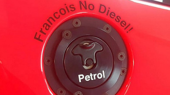 Benzin helyett gázolajjal nyomta tele a McLaren tankját