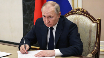Putyin szerint a Nyugat el akarja törölni Oroszországot