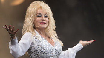 Dolly Parton a zene mennyei birodalmába készül