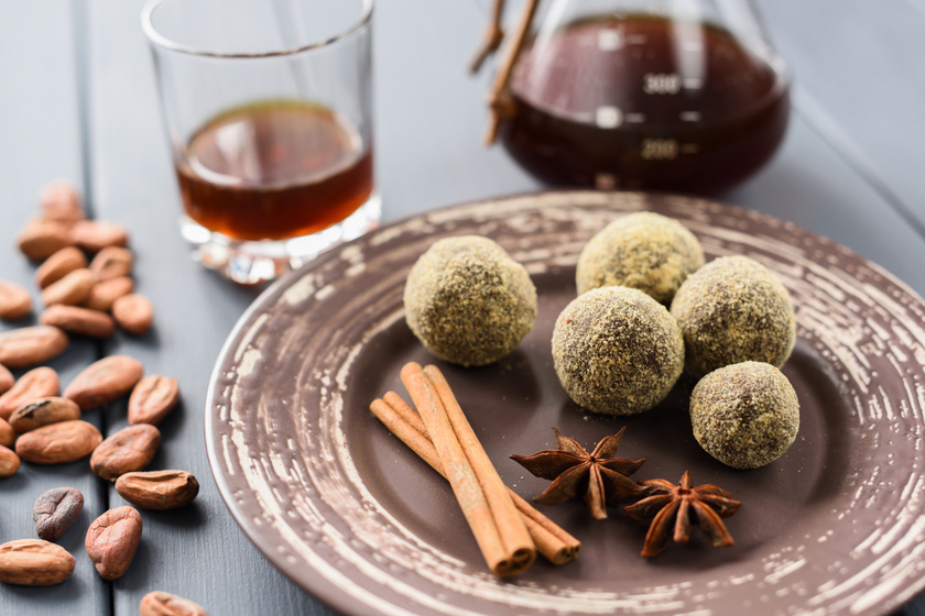 Pikáns házi trüffelgolyó: pillanatok alatt elkészül a mennyei csokis desszert
