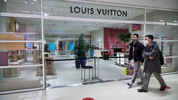 A luxusdivatmárkák boltjait kifosztották az orosz elit tagjai