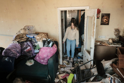 7 kép Kijev egyik lakónegyedéről, ahová visszatértek a lakosok: otthonaik romjait vizsgálják át