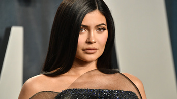 Kylie Jenner meggondolta magát, új névre keresztelte át néhány hetes gyermekét