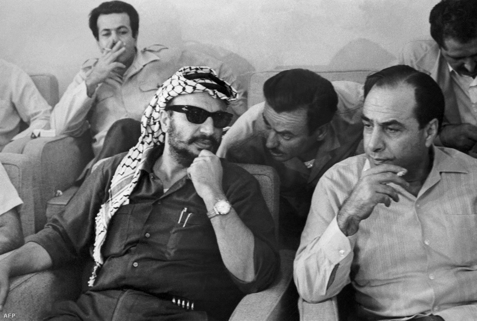 A Palesztinai Felszabadítási Szervezet (PFSZ) vezető Jasszer Arafat. 1970-től a PFSZ székhelye Libanonban volt, innen szerveztek gerillaakciókat izraeli célpontok ellen, melyekre Izrael libanoni célpontok támadásával válaszolt. Izrael az első libanoni háborúban behatolt Libanonba, ahonnan1986-ban vonult ki.