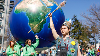 Puskás Peti a klímasztrájkon: Azt ígérték, nem lesz háború, de lett