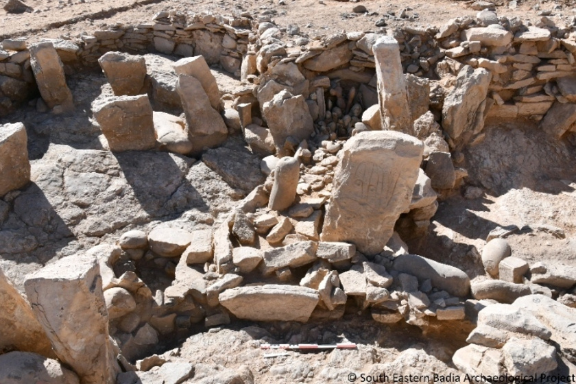 Lenyűgöző 9 ezer éves szentélyt találtak a jordániai sivatagban: emberalakokat ábrázolnak a kövek