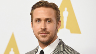 Ryan Gosling platinaszőke hajjal hódít, rá sem lehet ismerni