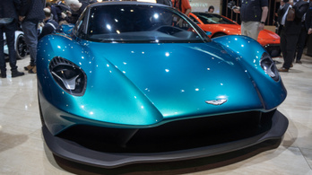 Újabb középmotoros Aston Martin a láthatáron