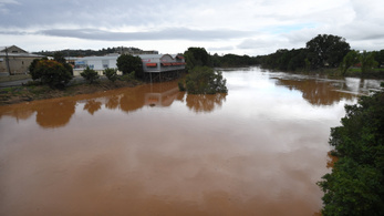 Újabb halálos áldozatokat követeltek az áradások Ausztráliában