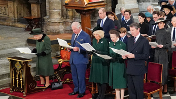 Erzsébet királynő a westminsteri apátságban vett részt egy fontos ceremónián