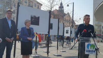 Kiállítás nyílt az ukrán menekültek fotóiból Újbudán