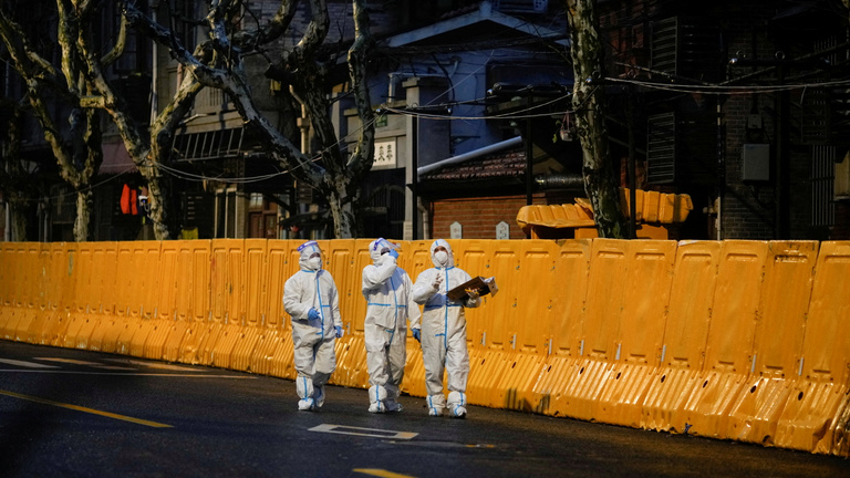 Szellemvárossá vált Sanghaj, annyira terjed a járvány