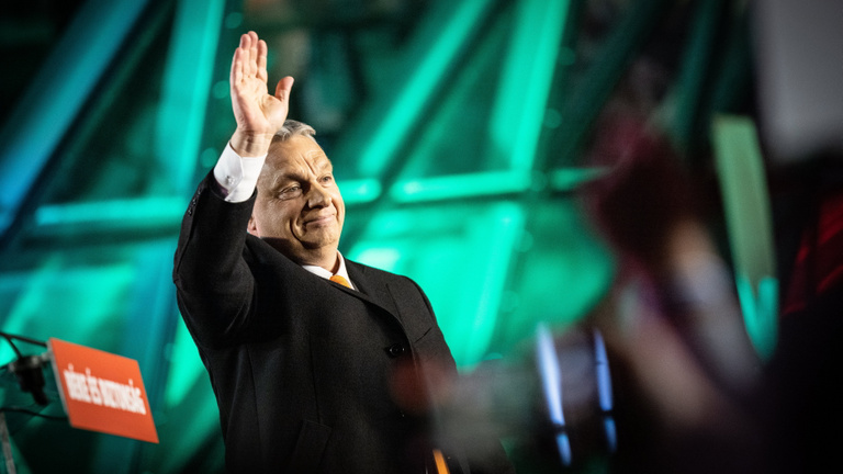 Orbán Viktor negyedik kétharmadára ébredt az ország