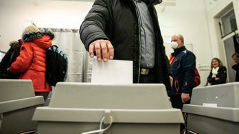 Makói szavazók: Az ajándék disznóhús nélkül is a Fideszre szavaztunk volna