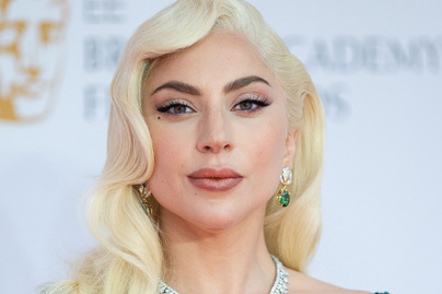 Fotókon Lady Gaga ritkán látott húga: a 30 éves Natali nagyon hasonlít az énekesnőre