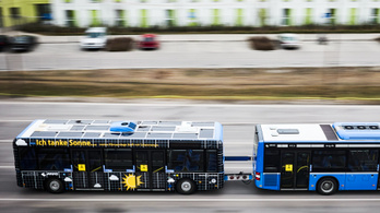 12 négyzetméter napelemmel spórolnának a német buszok