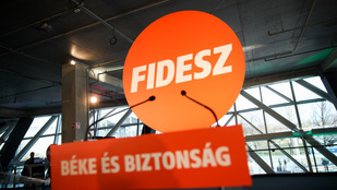 Závecz: Nem csökkent tovább a Fidesz népszerűsége