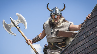 Tényleg szarvakat hordtak sisakjukon a vikingek? – Tények és tévhitek