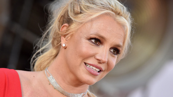 Britney Spears babát vár