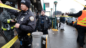 Lövöldözés volt egy brooklyni metrómegállóban, tizenhárman megsérültek