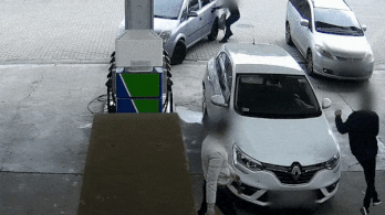 70 millió forintnyi értéket loptak ki egy tankoló autóból Budapesten