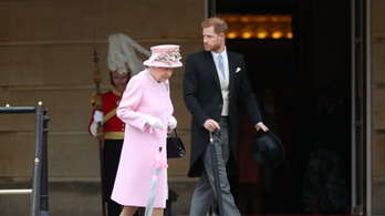 II. Erzsébet királynő egy kikötéssel találkozott újra Harry herceggel